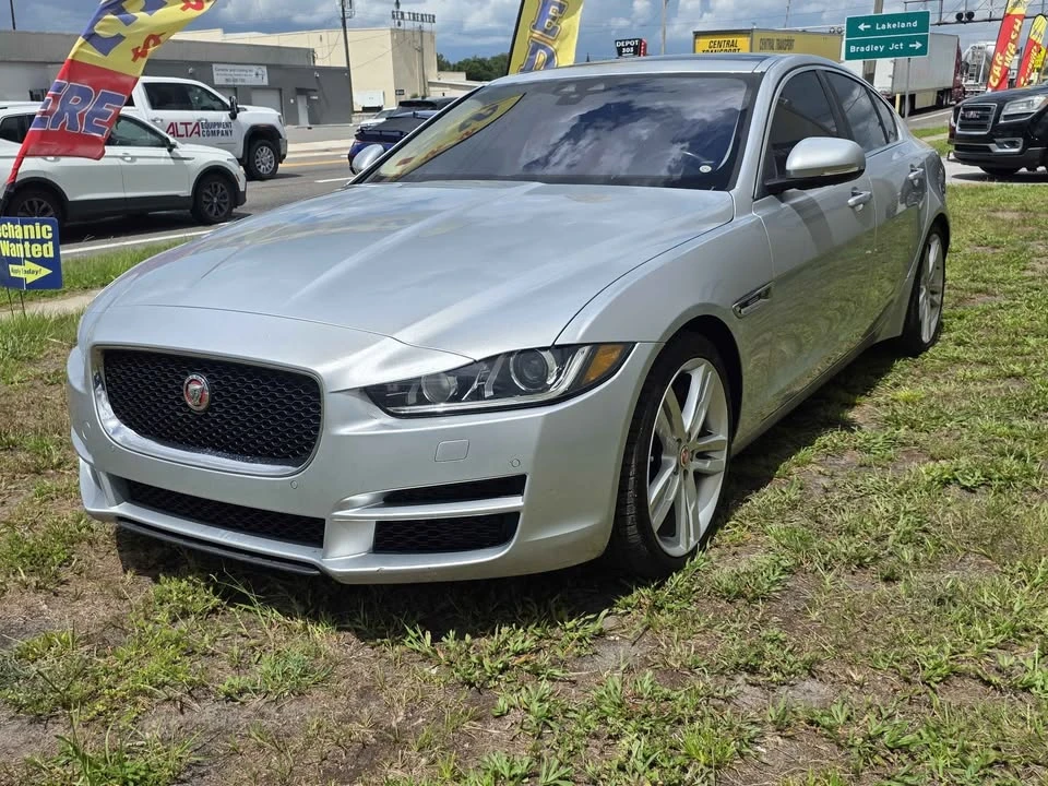 2017 Jaguar XE - Image 3 of 18