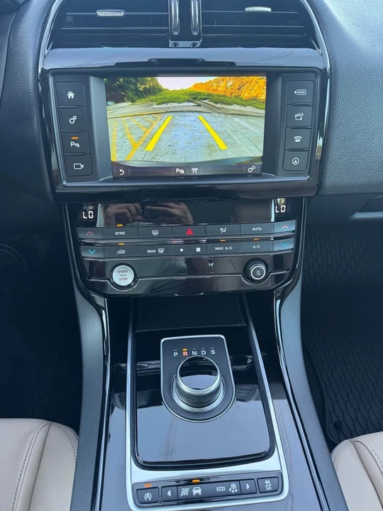 2017 Jaguar XE - Image 12 of 13