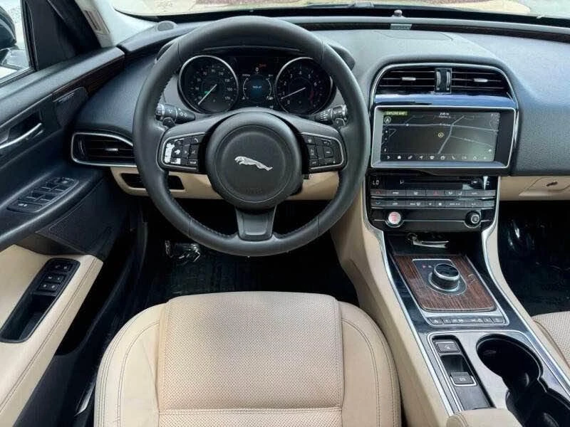 2017 Jaguar XE - Image 10 of 20