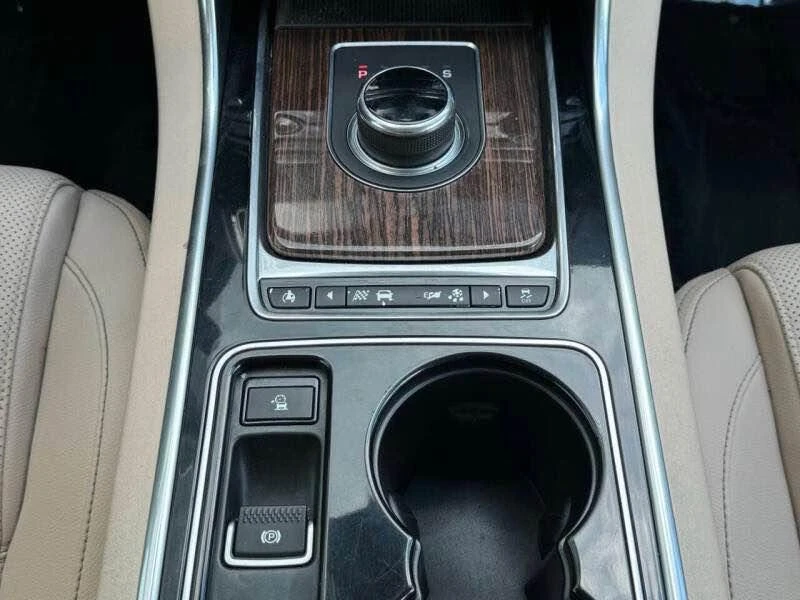 2017 Jaguar XE - Image 17 of 20