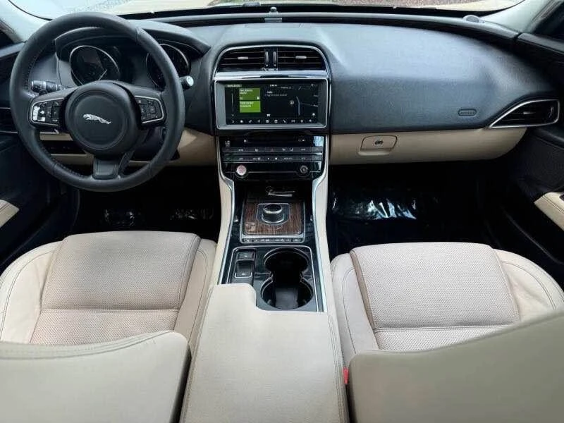 2017 Jaguar XE - Image 18 of 20