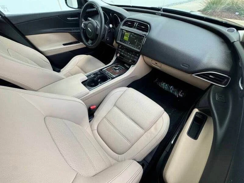 2017 Jaguar XE - Image 9 of 20