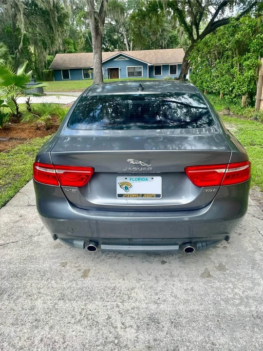 2017 Jaguar XE - Image 4 of 14