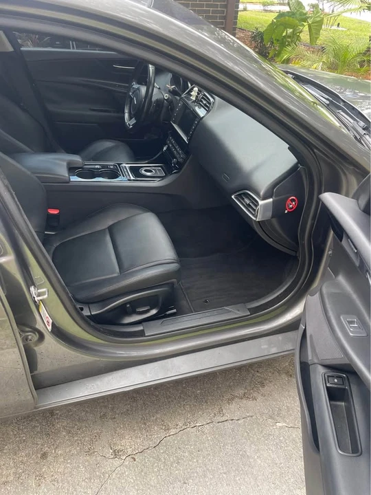 2017 Jaguar XE - Image 10 of 14