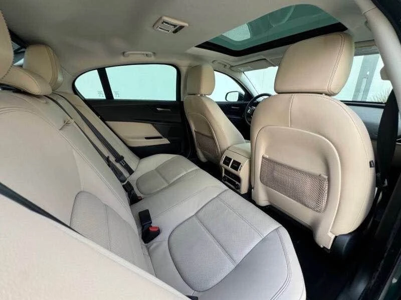 2017 Jaguar XE - Image 15 of 20