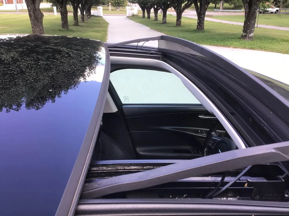 2017 Jaguar XE - Image 2 of 9