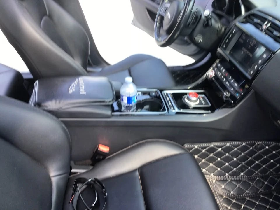 2017 Jaguar XE - Image 6 of 9