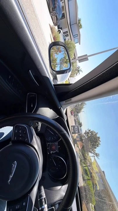 2017 Jaguar XE - Image 3 of 5