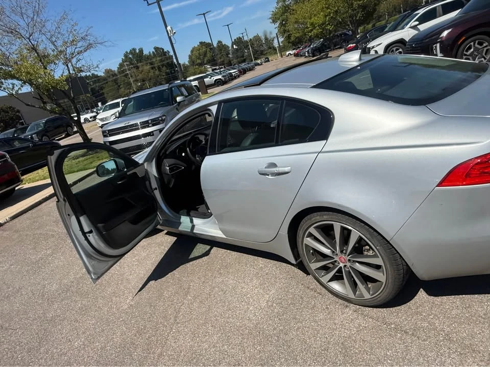 2017 Jaguar XE - Image 11 of 11