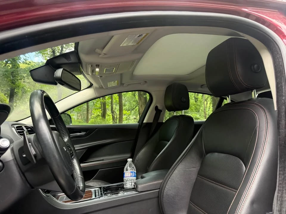 2017 Jaguar XE - Image 4 of 11