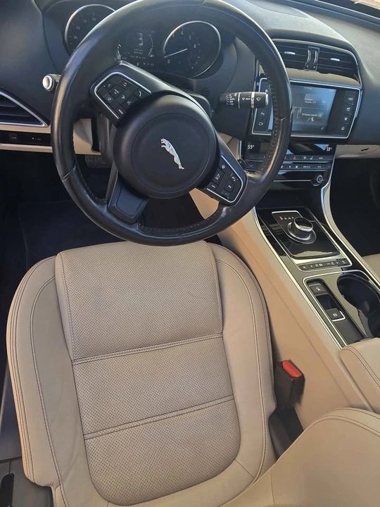 2017 Jaguar XE - Image 10 of 16