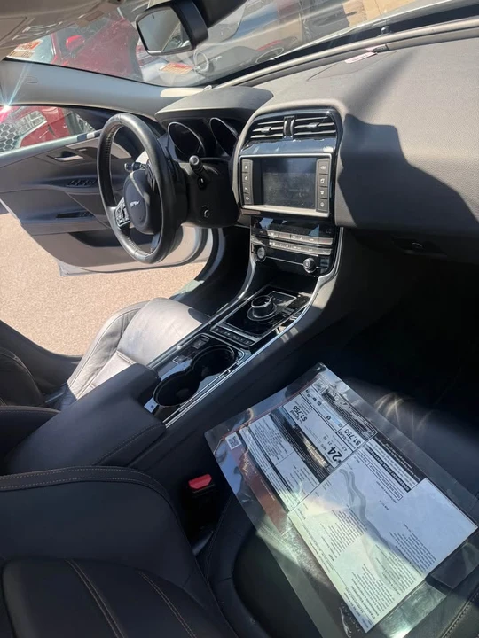 2017 Jaguar XE - Image 5 of 11