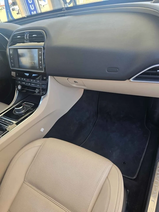 2017 Jaguar XE - Image 8 of 16