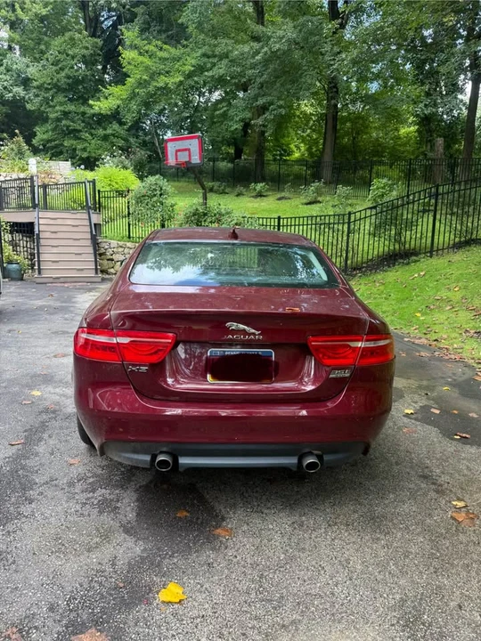 2017 Jaguar XE - Image 9 of 11