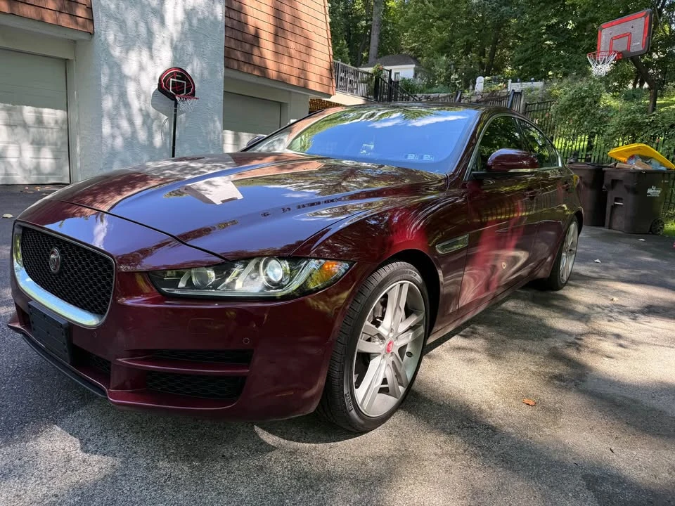 2017 Jaguar XE - Image 5 of 11