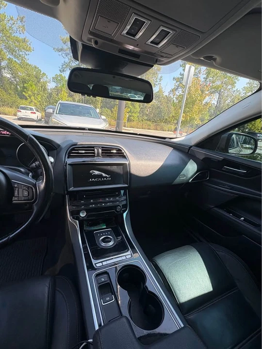 2017 Jaguar XE - Image 6 of 8