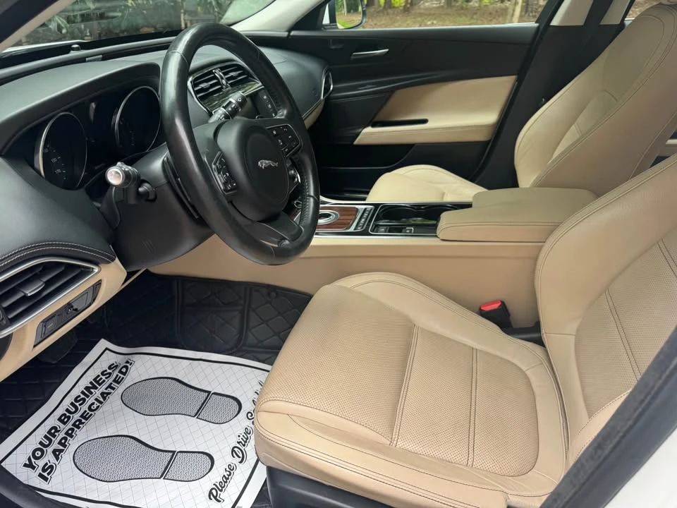 2017 Jaguar XE - Image 14 of 16