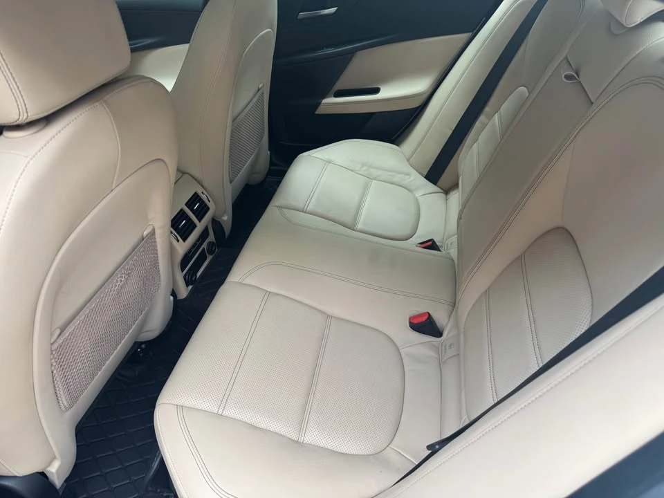 2017 Jaguar XE - Image 9 of 16