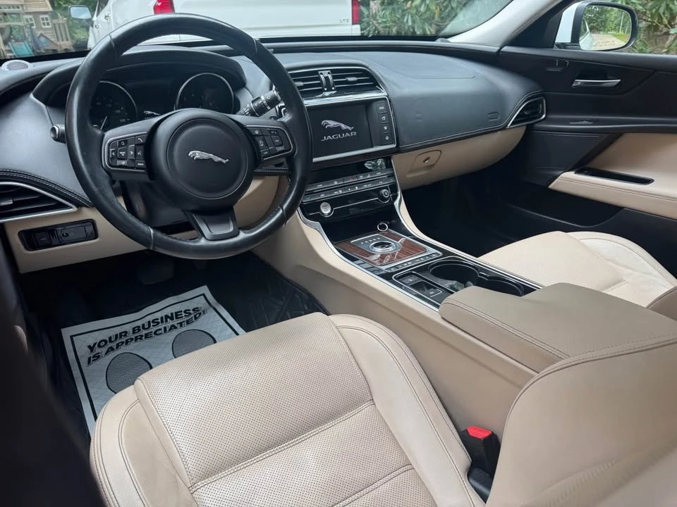 2017 Jaguar XE - Image 10 of 16