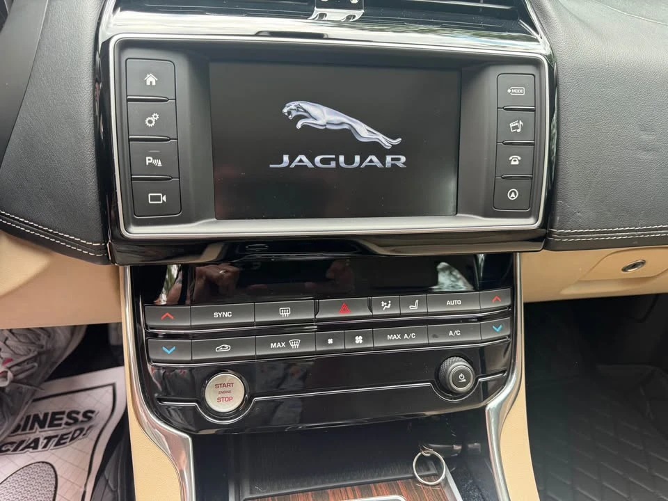 2017 Jaguar XE - Image 12 of 16