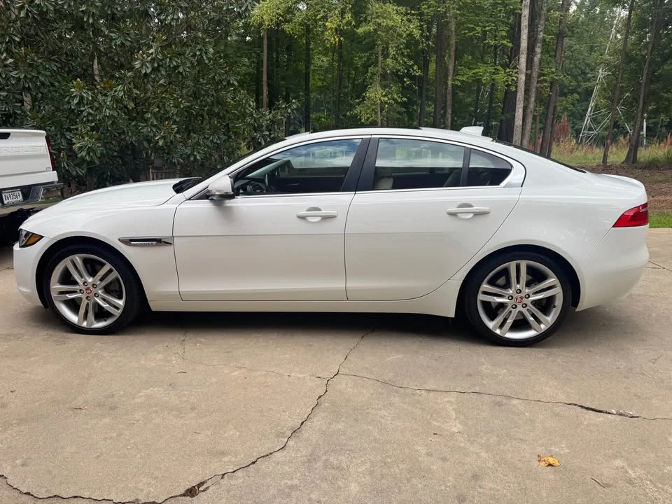2017 Jaguar XE - Image 4 of 16