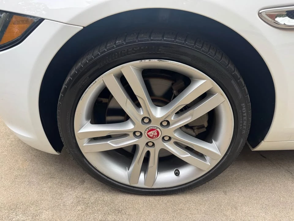 2017 Jaguar XE - Image 8 of 16
