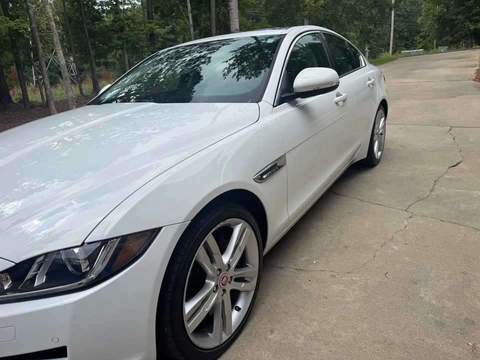 2017 Jaguar XE - Image 3 of 16
