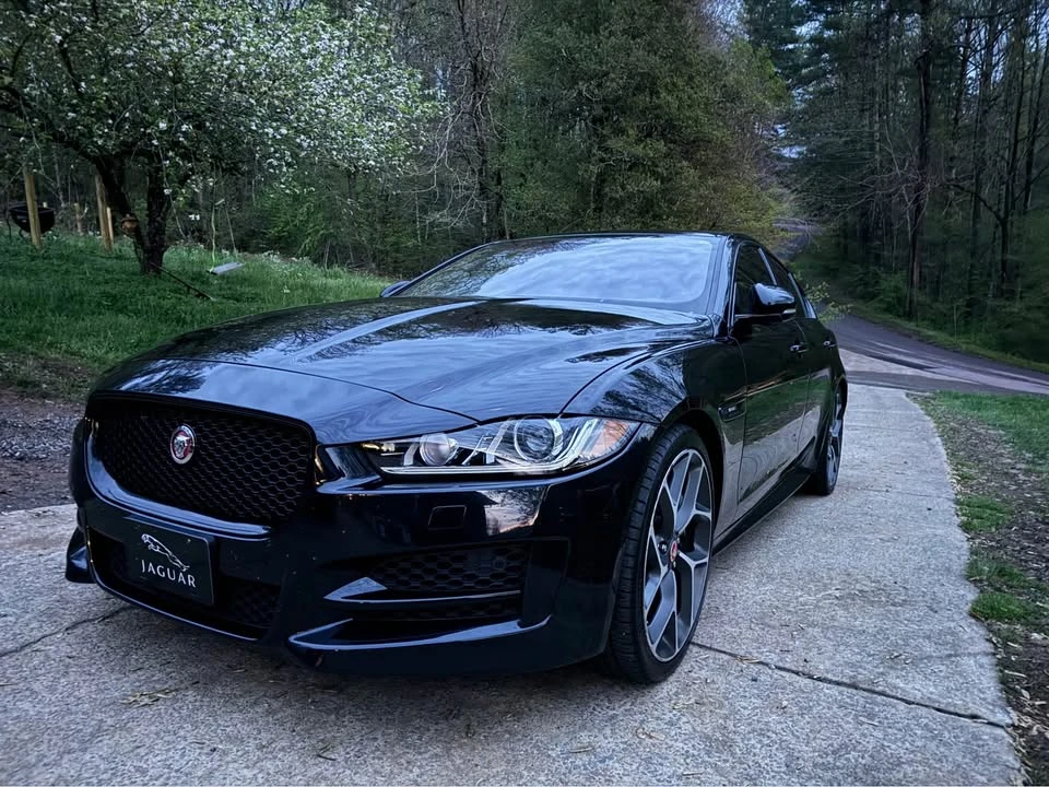 2017 Jaguar XE - Image 4 of 4