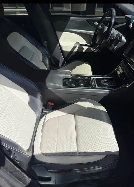 2017 Jaguar XE - Image 3 of 4