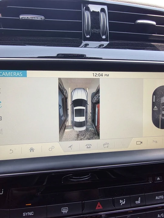 2017 Jaguar XE - Image 10 of 11