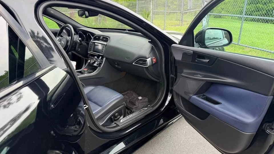 2017 Jaguar XE - Image 8 of 15