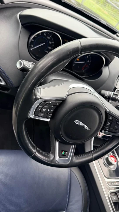 2017 Jaguar XE - Image 11 of 15