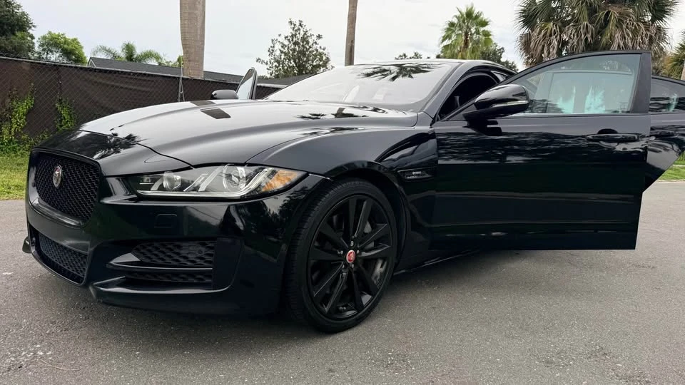 2017 Jaguar XE - Image 3 of 15