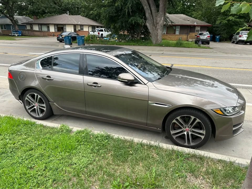 2017 Jaguar XE - Image 3 of 7