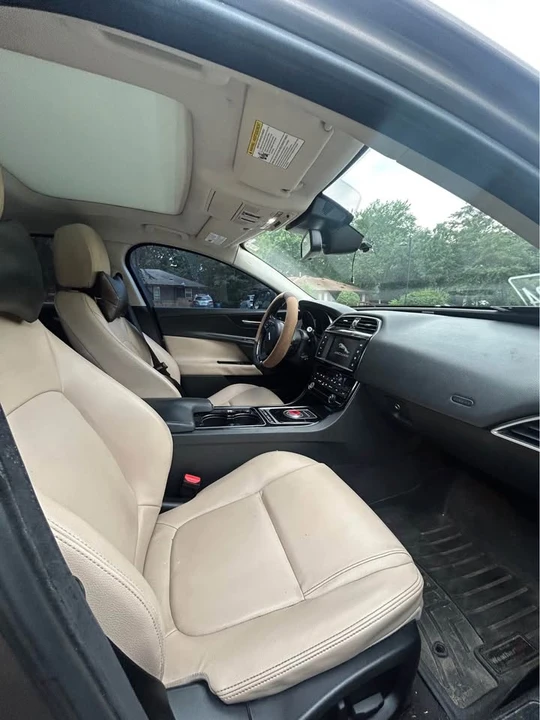 2017 Jaguar XE - Image 5 of 7
