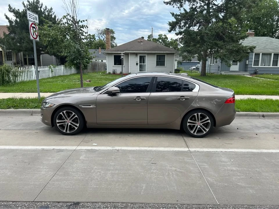 2017 Jaguar XE - Image 2 of 7