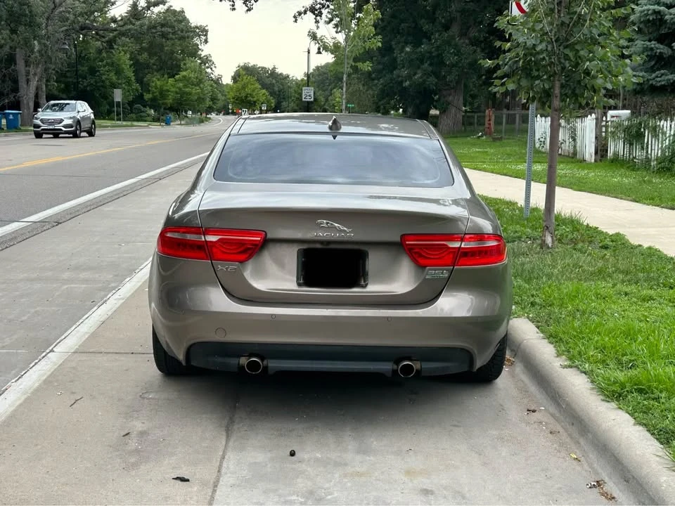 2017 Jaguar XE - Image 4 of 7