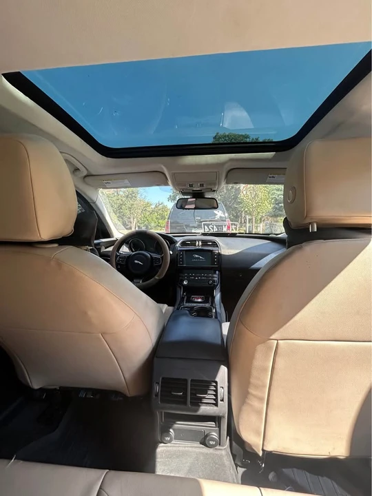 2017 Jaguar XE - Image 7 of 7