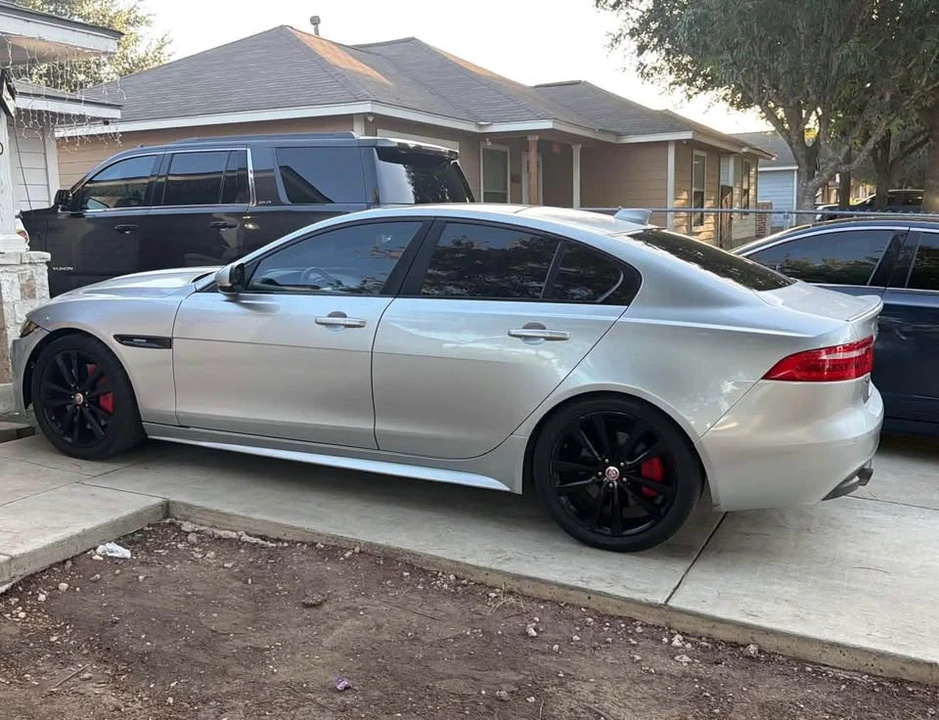 2017 Jaguar XE - Image 2 of 5