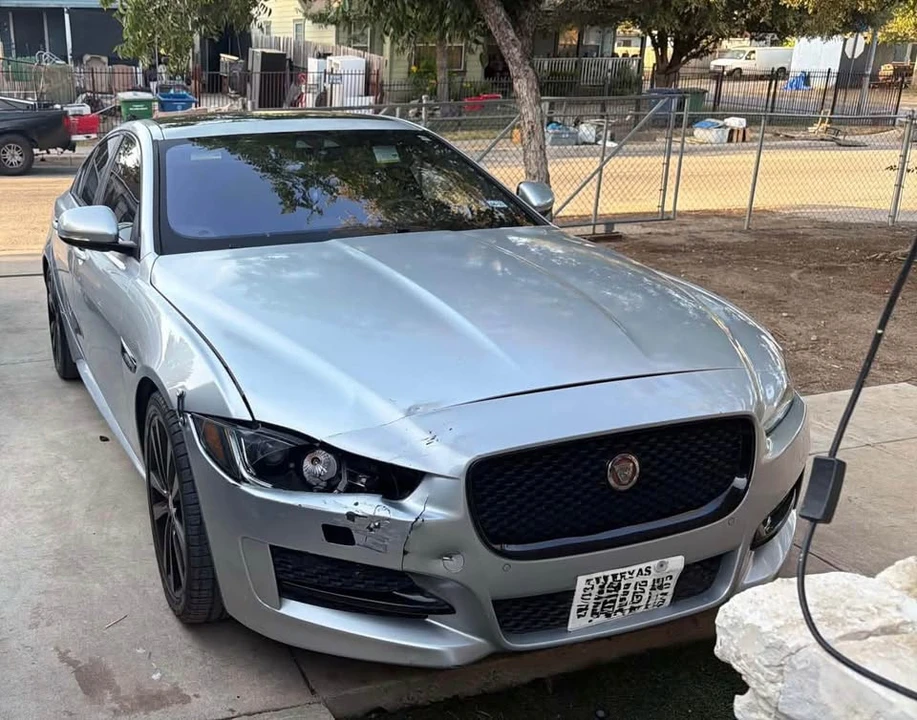2017 Jaguar XE - Image 5 of 5