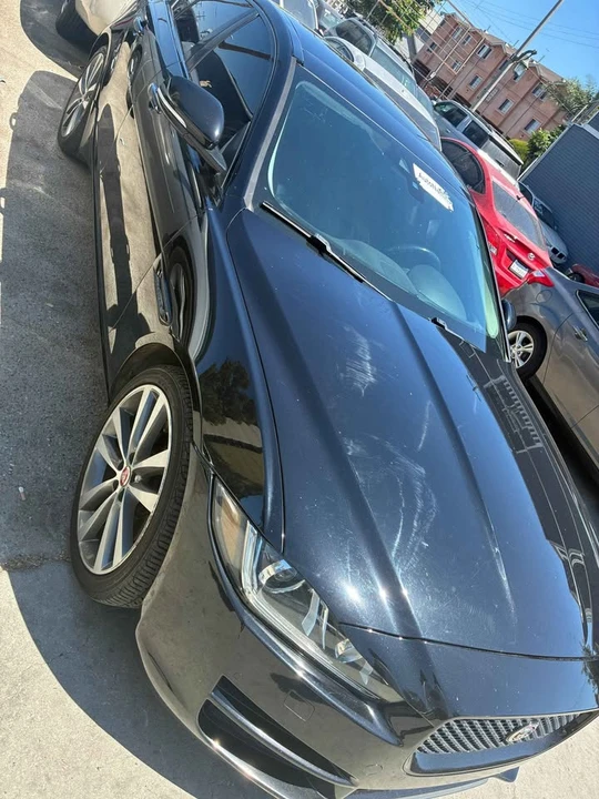 2017 Jaguar XE - Image 2 of 5