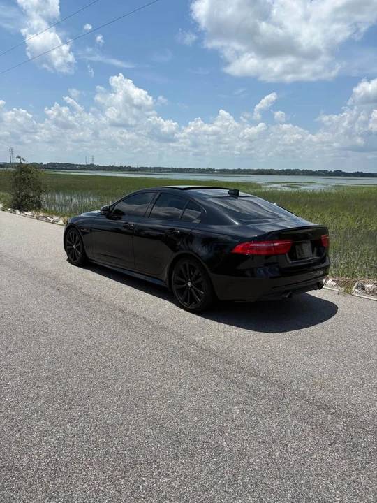 2017 Jaguar XE - Image 4 of 8