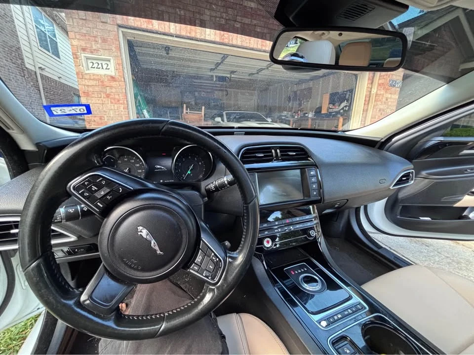 2017 Jaguar XE - Image 8 of 8