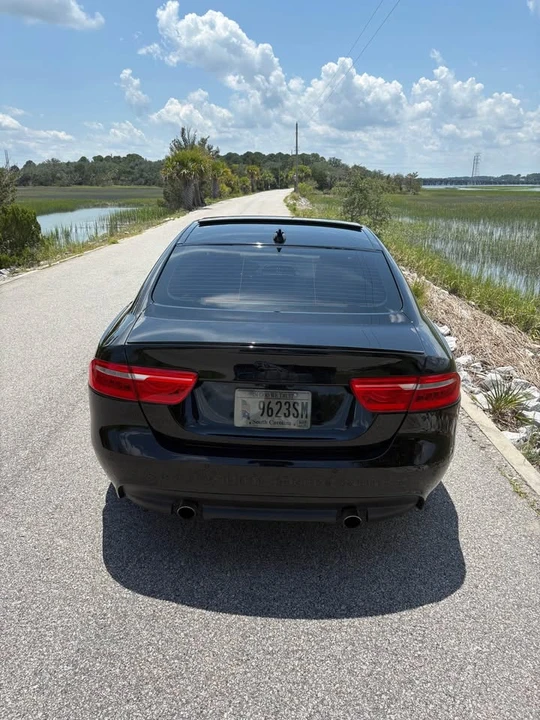 2017 Jaguar XE - Image 6 of 8