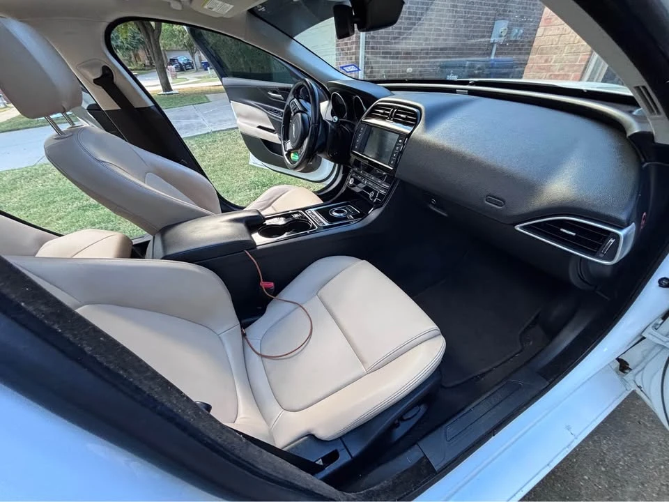 2017 Jaguar XE - Image 6 of 8