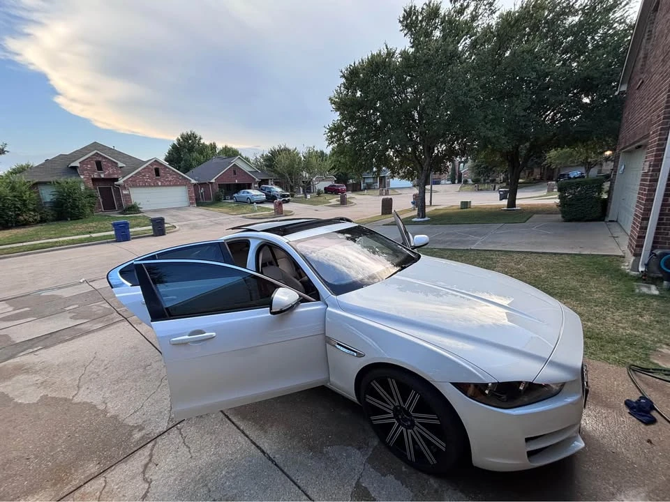 2017 Jaguar XE - Image 3 of 8