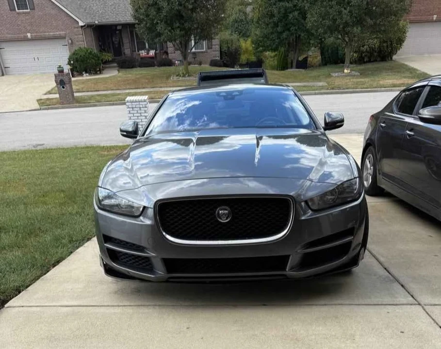 2017 Jaguar XE - Image 2 of 6