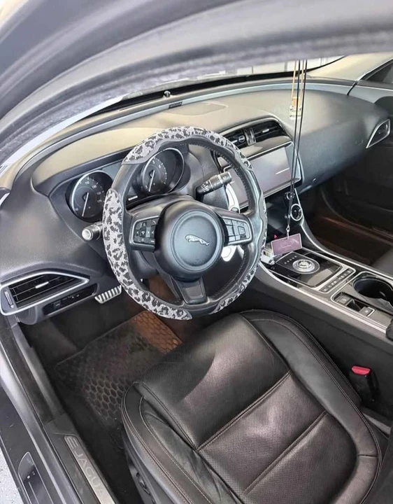 2017 Jaguar XE - Image 3 of 6