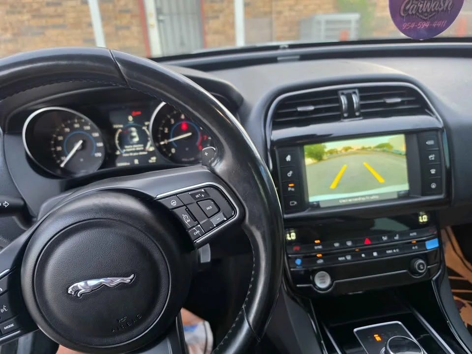 2017 Jaguar XE - Image 5 of 8