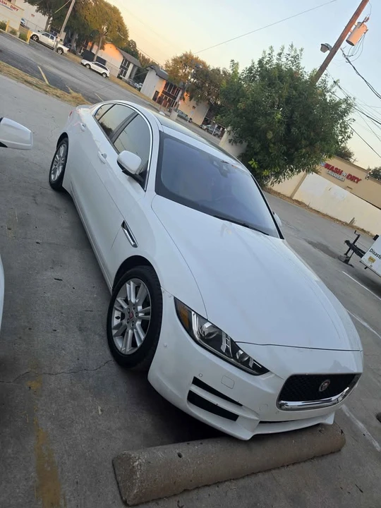 2017 Jaguar XE - Image 3 of 8